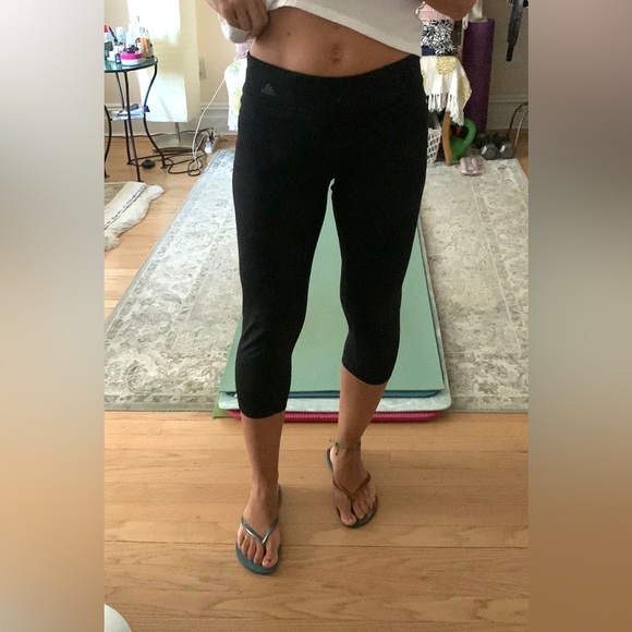 Adidas - 3/4 climalite workout pants - size M - great condition - Picture 1 of 10